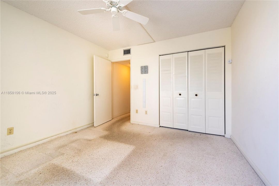 Active With Contract: $115,000 (2 beds, 2 baths, 1000 Square Feet)