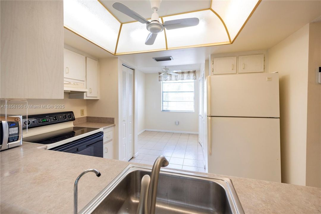 Active With Contract: $115,000 (2 beds, 2 baths, 1000 Square Feet)