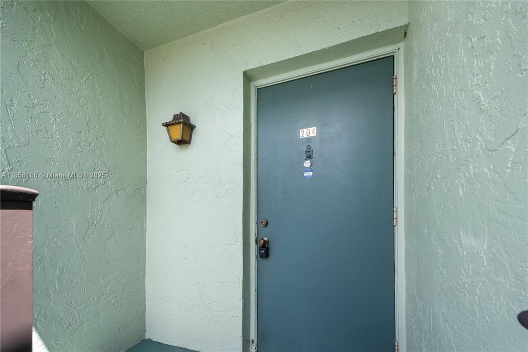 Active With Contract: $115,000 (2 beds, 2 baths, 1000 Square Feet)