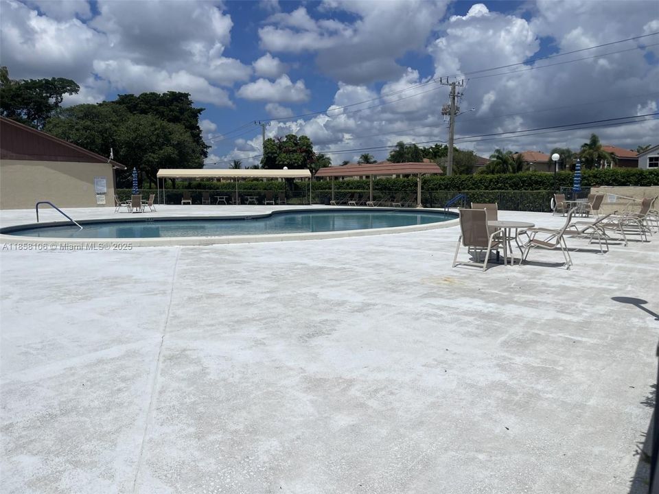 Active With Contract: $115,000 (2 beds, 2 baths, 1000 Square Feet)