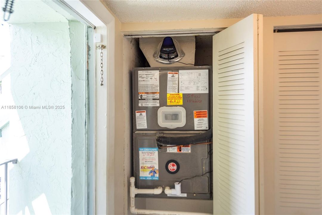 Active With Contract: $115,000 (2 beds, 2 baths, 1000 Square Feet)