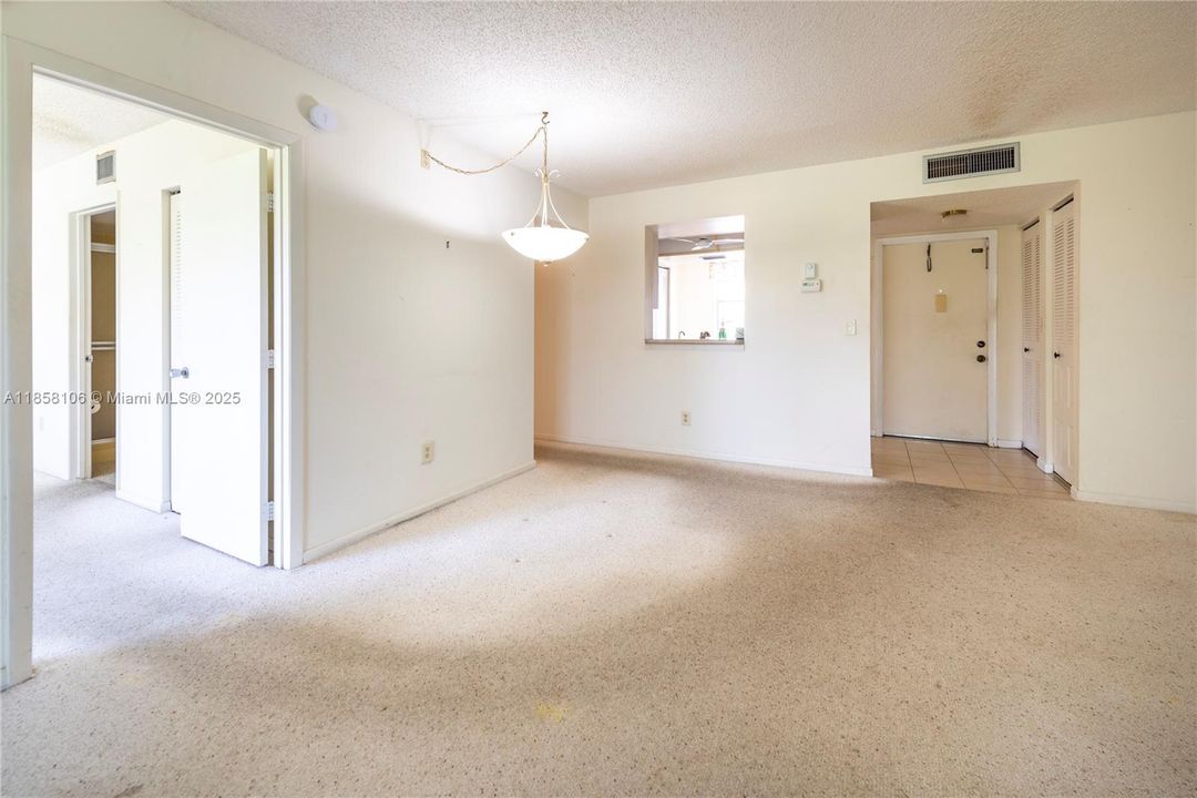 Active With Contract: $115,000 (2 beds, 2 baths, 1000 Square Feet)