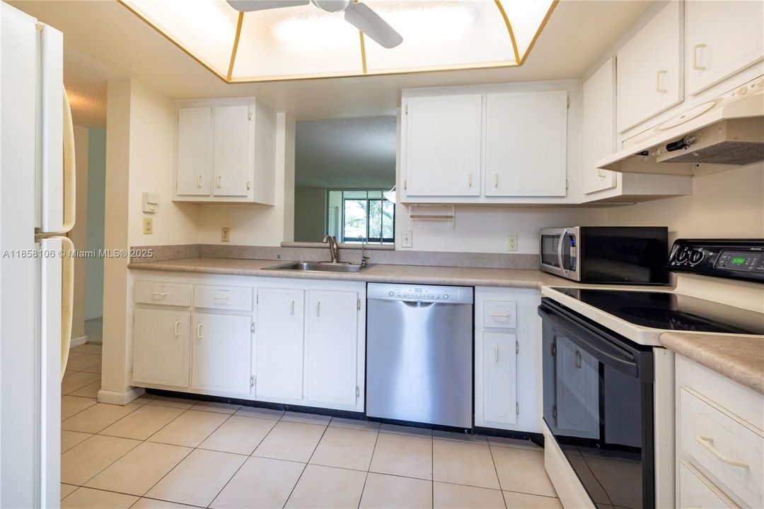 Active With Contract: $115,000 (2 beds, 2 baths, 1000 Square Feet)