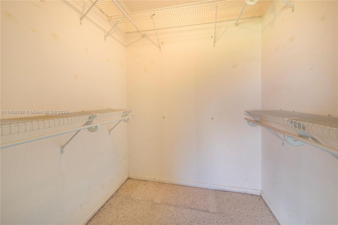 Active With Contract: $115,000 (2 beds, 2 baths, 1000 Square Feet)