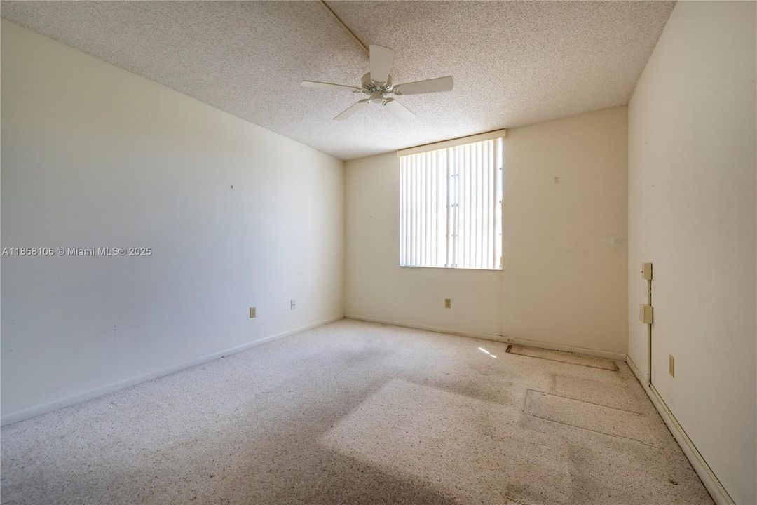 Active With Contract: $115,000 (2 beds, 2 baths, 1000 Square Feet)