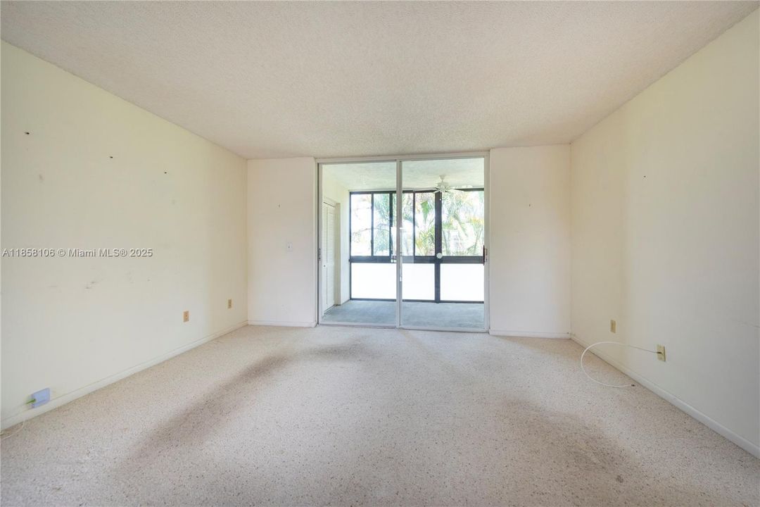 Active With Contract: $115,000 (2 beds, 2 baths, 1000 Square Feet)