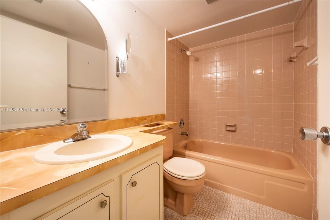 Active With Contract: $115,000 (2 beds, 2 baths, 1000 Square Feet)