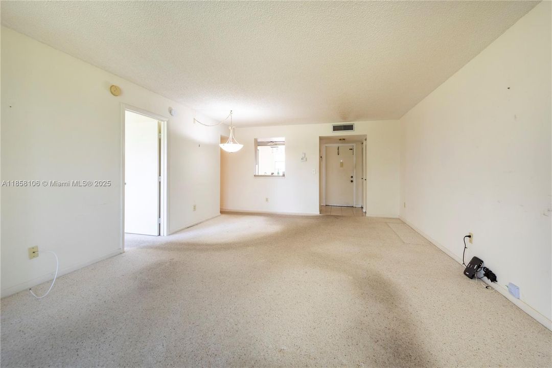 Active With Contract: $115,000 (2 beds, 2 baths, 1000 Square Feet)