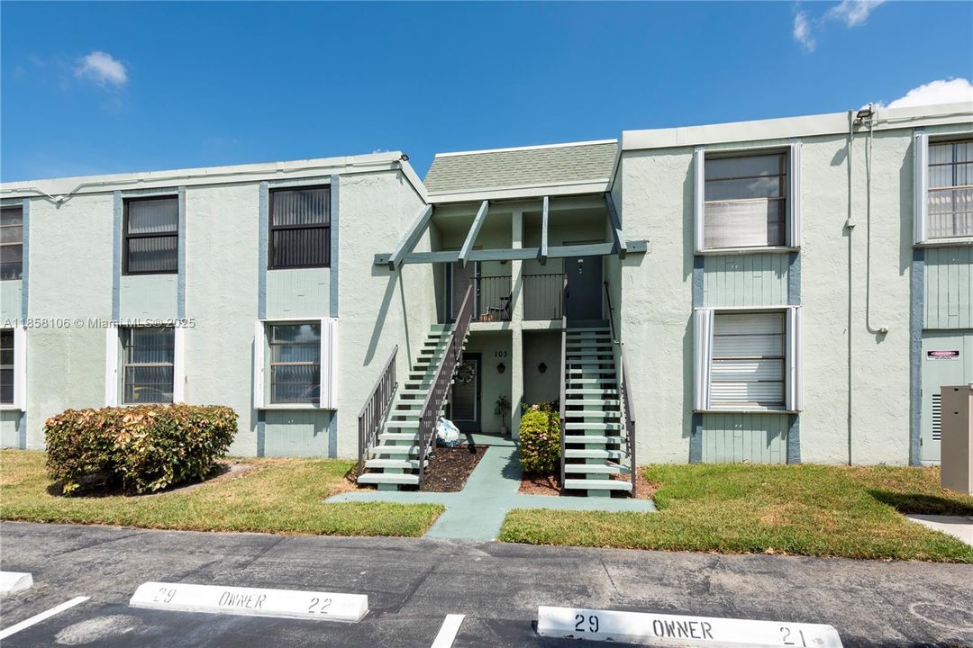 Active With Contract: $115,000 (2 beds, 2 baths, 1000 Square Feet)
