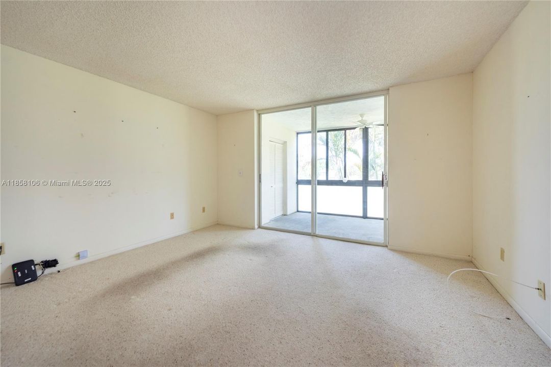 Active With Contract: $115,000 (2 beds, 2 baths, 1000 Square Feet)