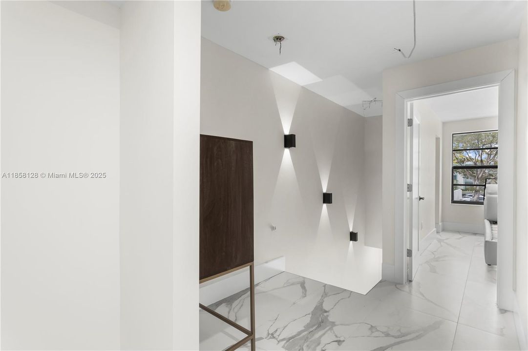 For Sale: $749,900 (2 beds, 2 baths, 1570 Square Feet)