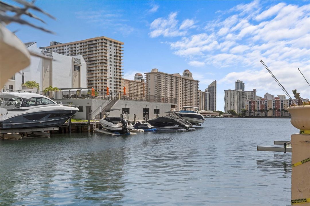 For Sale: $749,900 (2 beds, 2 baths, 1570 Square Feet)