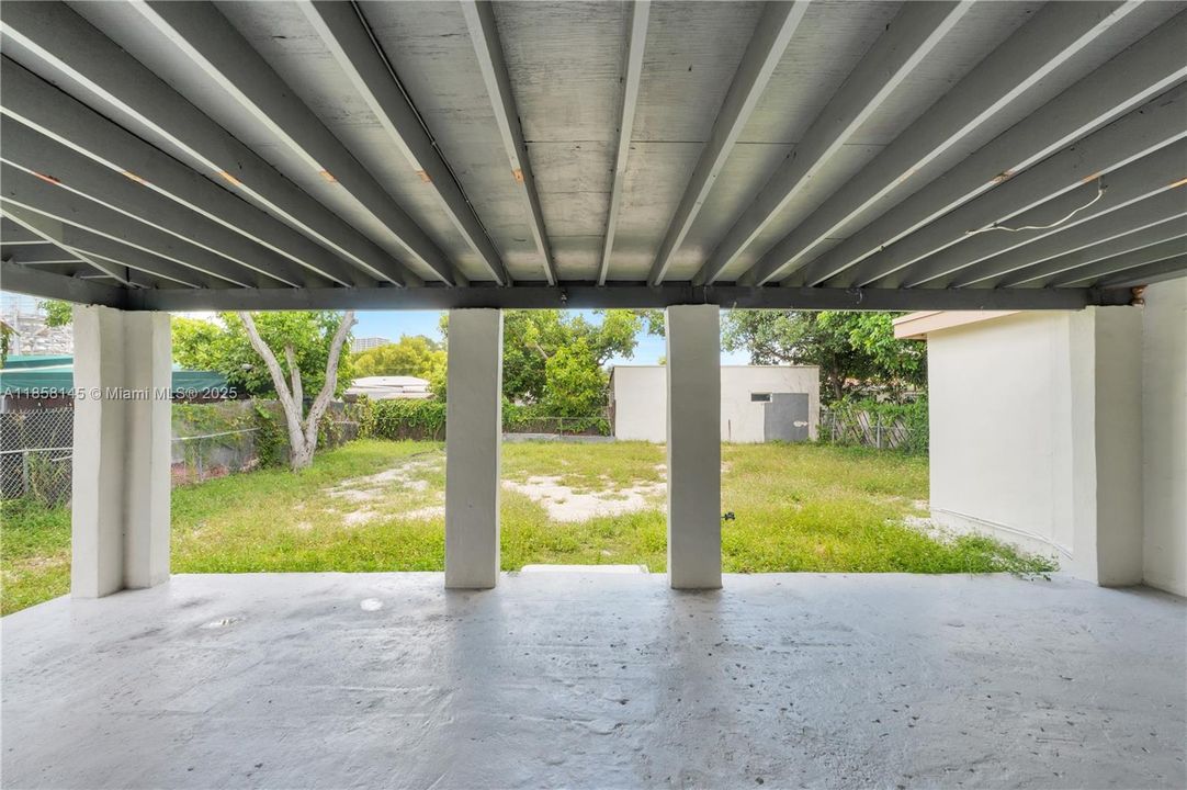 Recently Sold: $520,000 (3 beds, 1 baths, 1065 Square Feet)