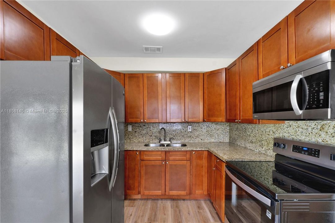 Recently Sold: $520,000 (3 beds, 1 baths, 1065 Square Feet)