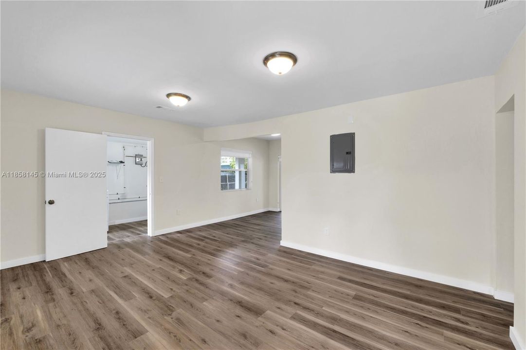 Recently Sold: $520,000 (3 beds, 1 baths, 1065 Square Feet)