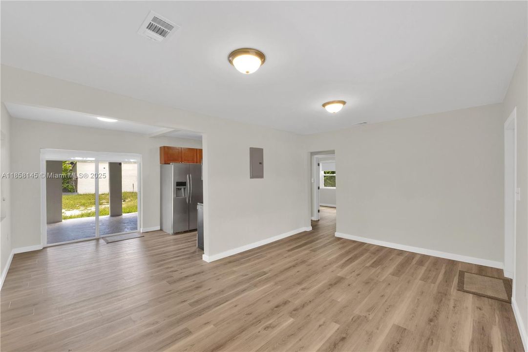 Recently Sold: $520,000 (3 beds, 1 baths, 1065 Square Feet)