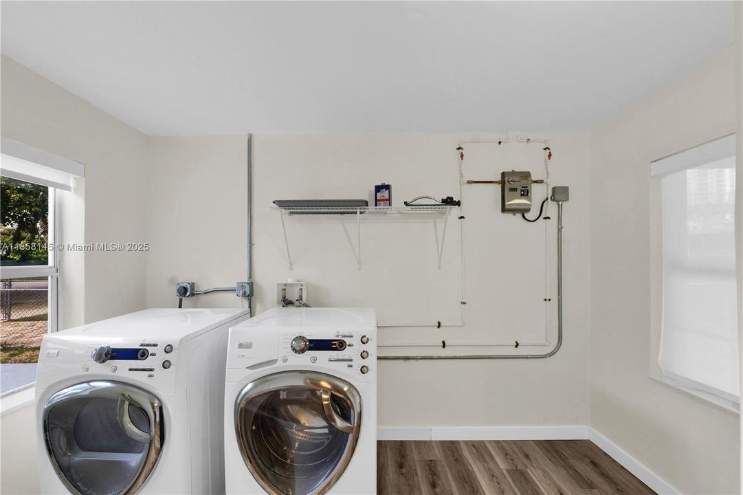 Recently Sold: $520,000 (3 beds, 1 baths, 1065 Square Feet)