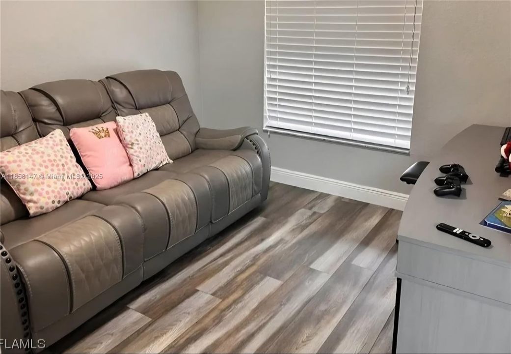 На продажу: $360,000 (3 спален, 2 ванн, 1653 Квадратных фут)