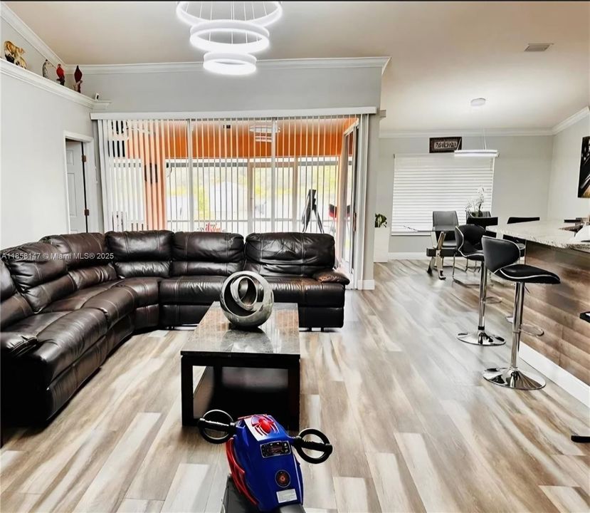 На продажу: $360,000 (3 спален, 2 ванн, 1653 Квадратных фут)