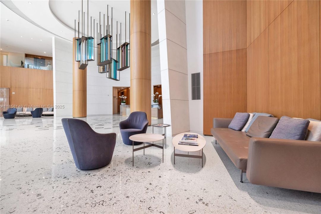 Recently Sold: $2,490,000 (2 beds, 2 baths, 1407 Square Feet)