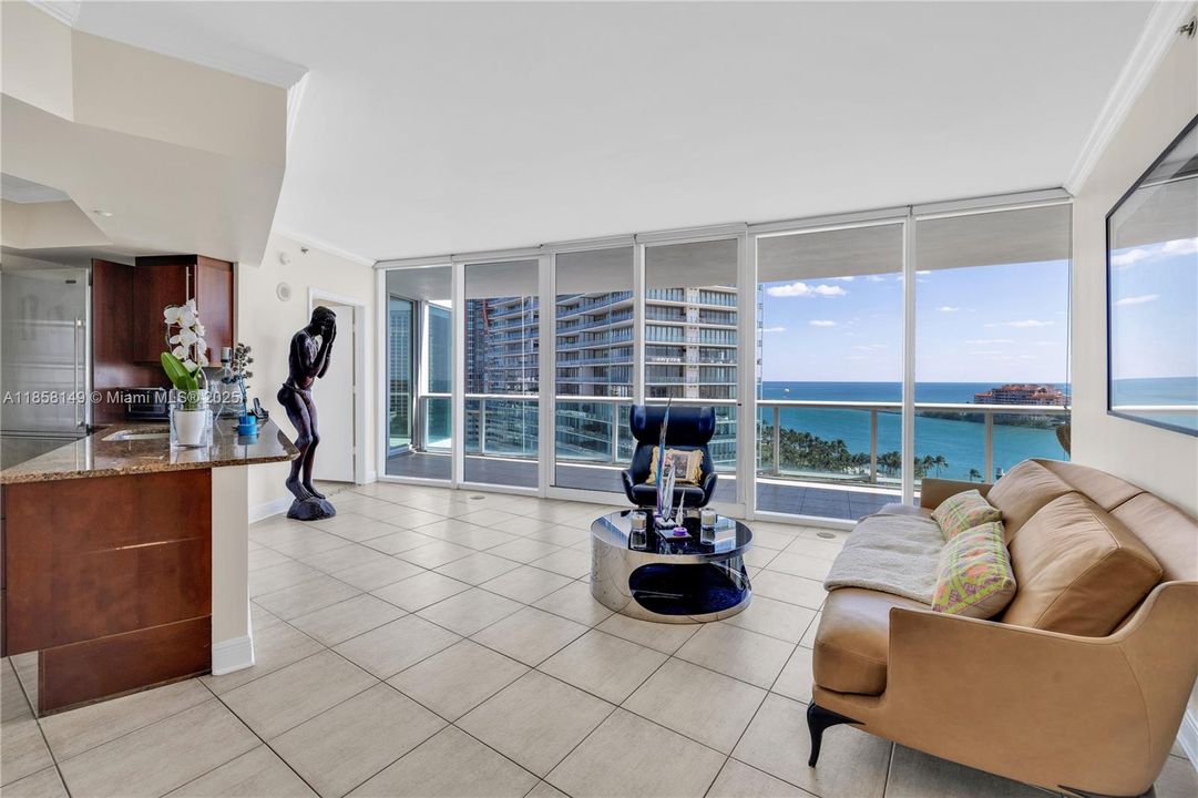 Recently Sold: $2,490,000 (2 beds, 2 baths, 1407 Square Feet)