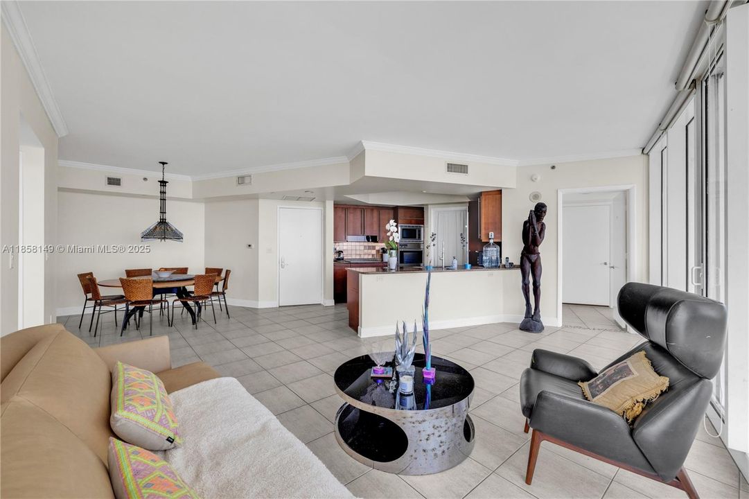 Recently Sold: $2,490,000 (2 beds, 2 baths, 1407 Square Feet)