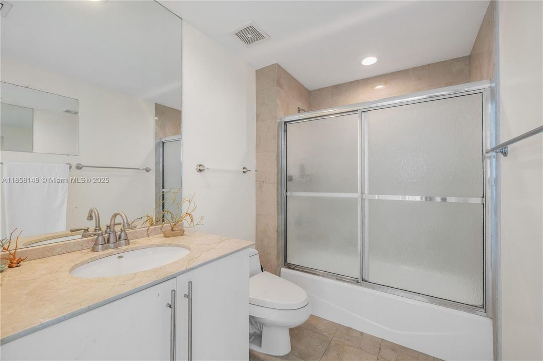 Recently Sold: $2,490,000 (2 beds, 2 baths, 1407 Square Feet)