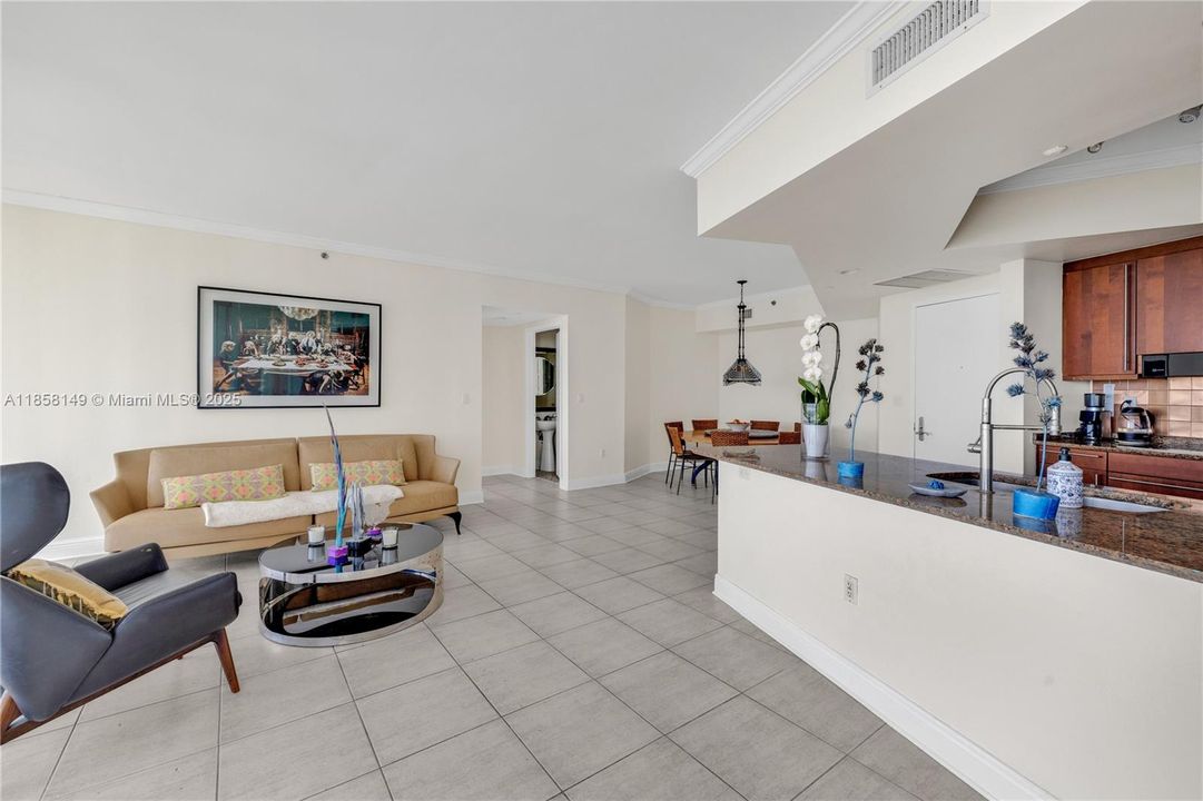 Recently Sold: $2,490,000 (2 beds, 2 baths, 1407 Square Feet)