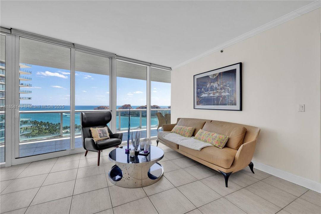 Recently Sold: $2,490,000 (2 beds, 2 baths, 1407 Square Feet)