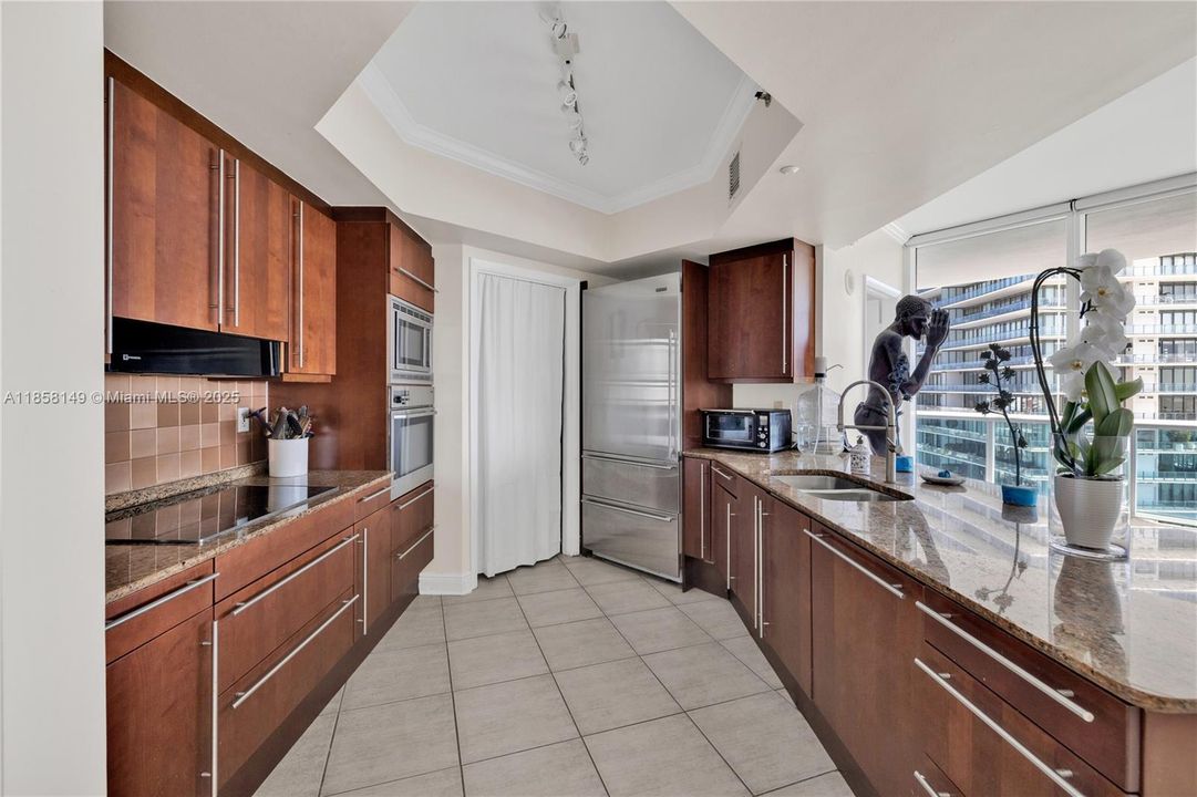 Recently Sold: $2,490,000 (2 beds, 2 baths, 1407 Square Feet)