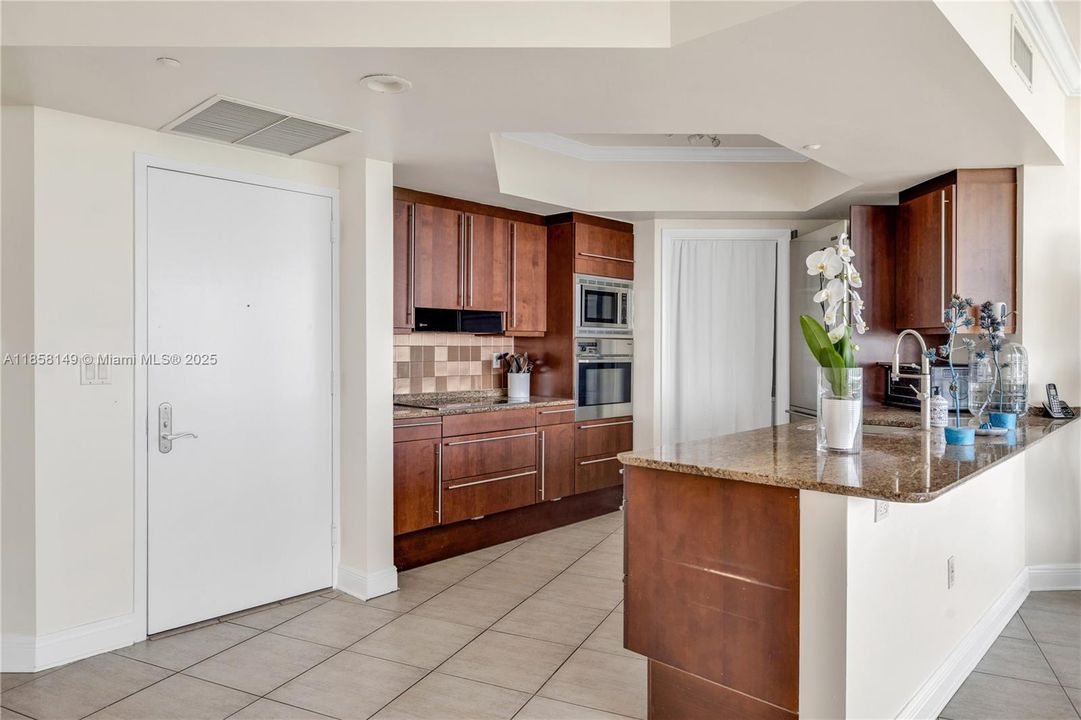 Recently Sold: $2,490,000 (2 beds, 2 baths, 1407 Square Feet)