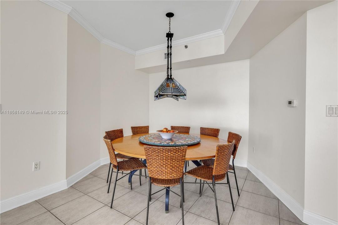 Recently Sold: $2,490,000 (2 beds, 2 baths, 1407 Square Feet)