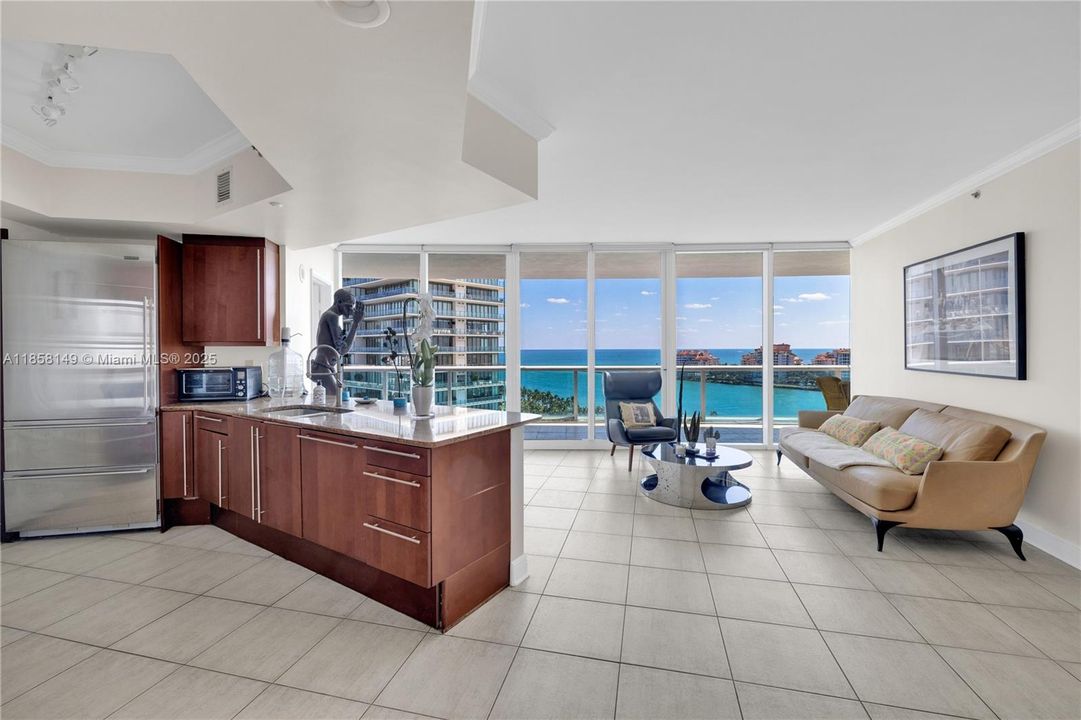 Recently Sold: $2,490,000 (2 beds, 2 baths, 1407 Square Feet)