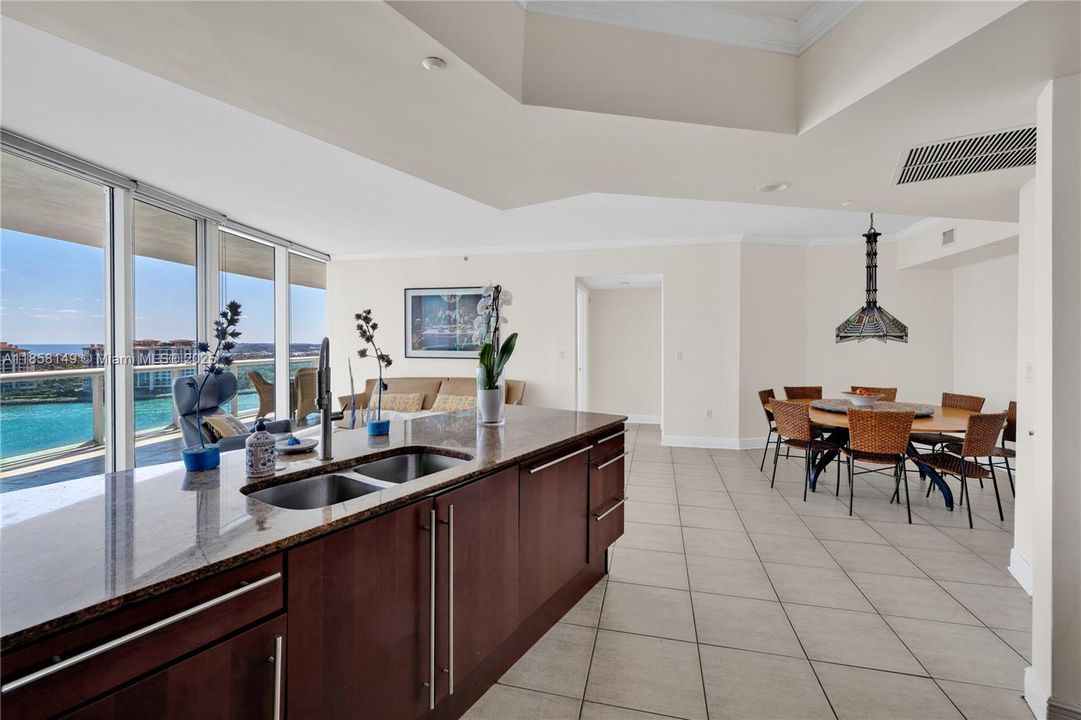 Recently Sold: $2,490,000 (2 beds, 2 baths, 1407 Square Feet)