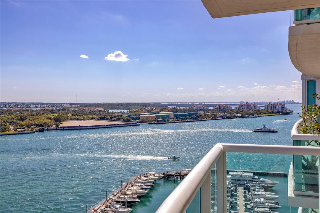 Recently Sold: $2,490,000 (2 beds, 2 baths, 1407 Square Feet)