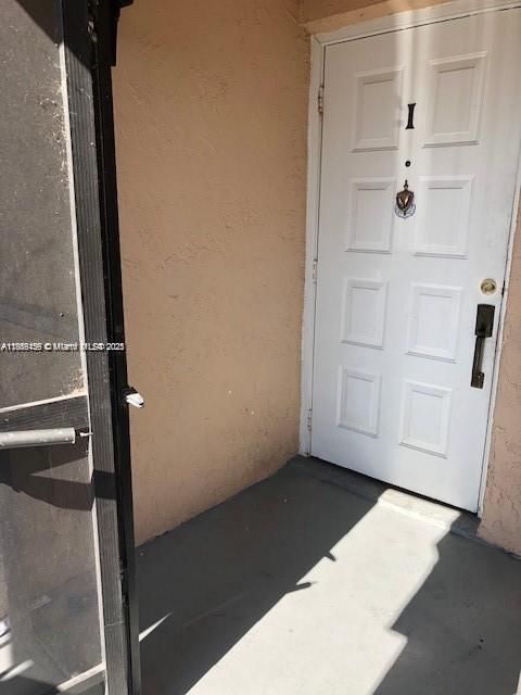 For Sale: $215,000 (2 beds, 1 baths, 863 Square Feet)