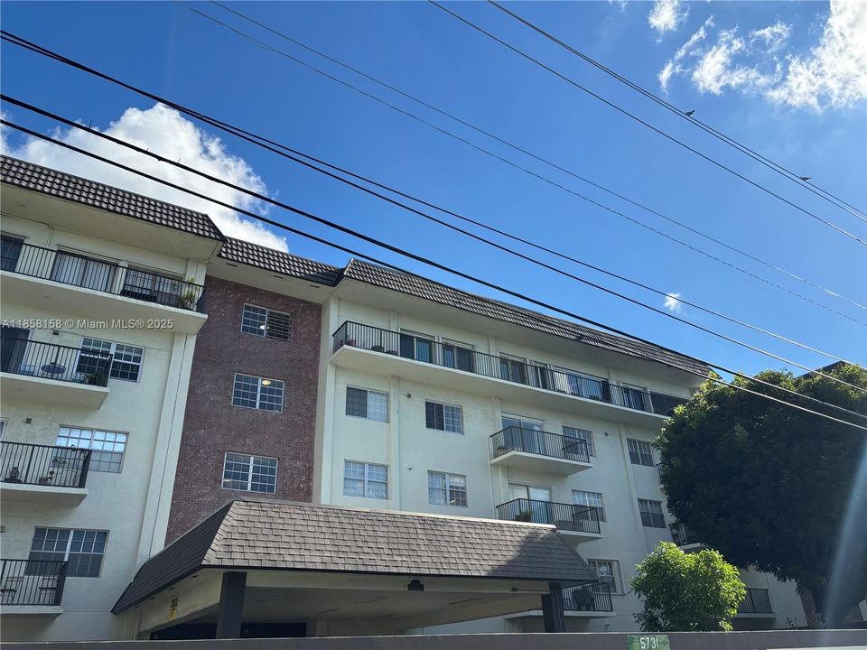 For Sale: $199,900 (1 beds, 1 baths, 771 Square Feet)