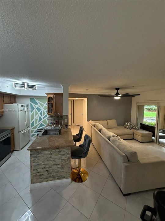 最近售出: $315,000 (3 贝兹, 2 浴室, 1160 平方英尺)