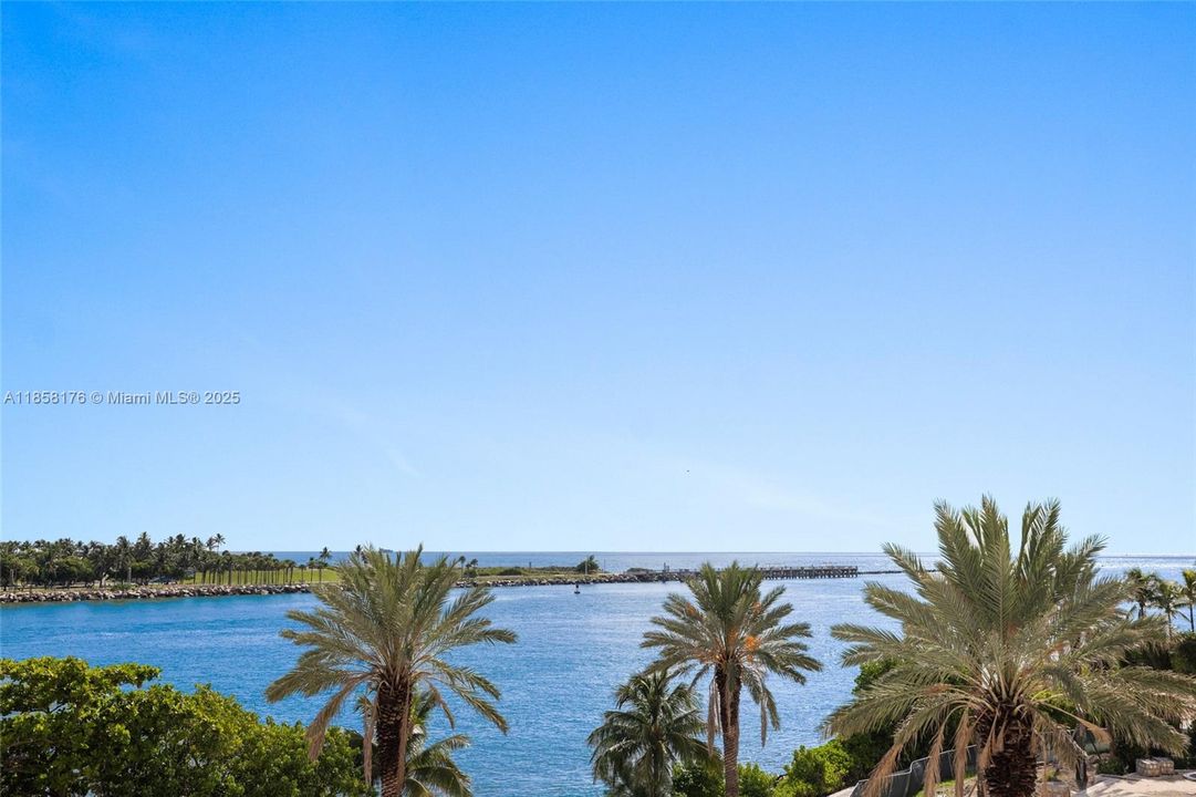 待售: $18,300,000 (6 贝兹, 5 浴室, 7025 平方英尺)