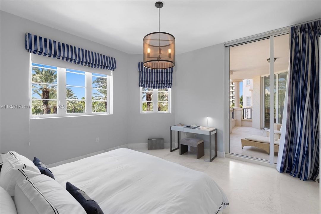 待售: $18,300,000 (6 贝兹, 5 浴室, 7025 平方英尺)