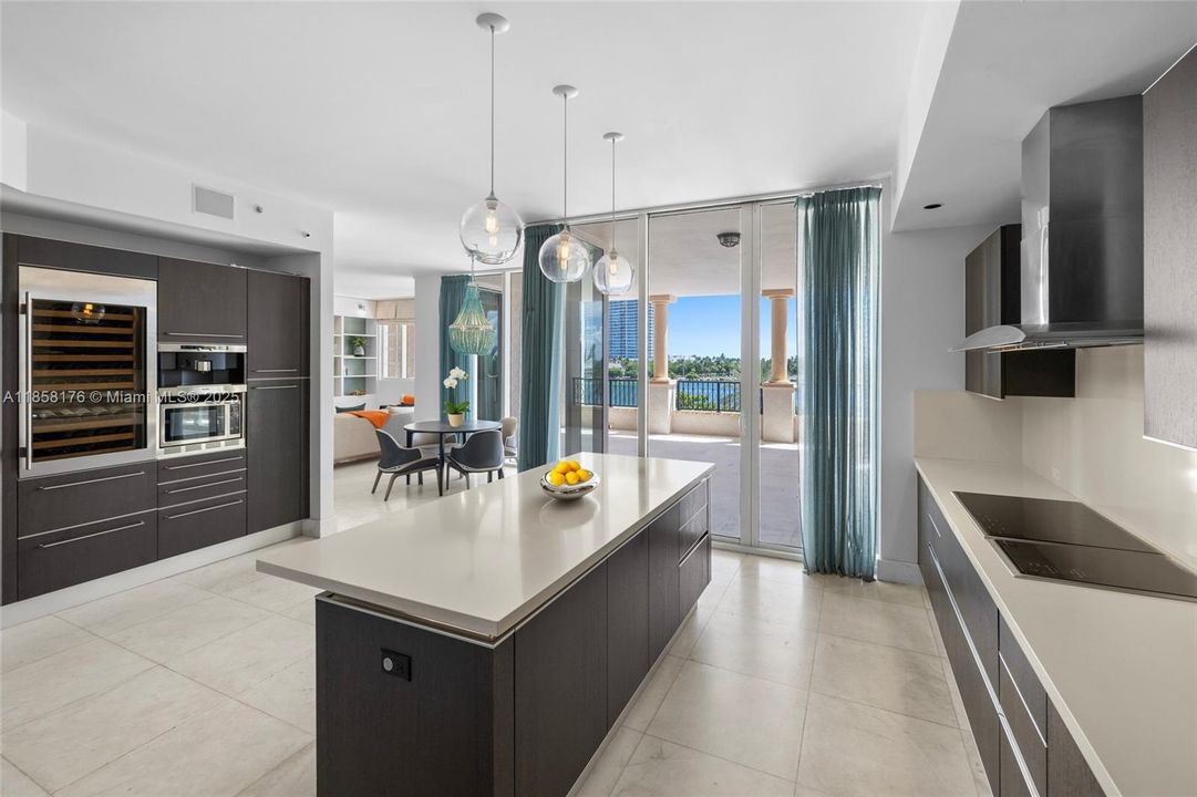 待售: $18,300,000 (6 贝兹, 5 浴室, 7025 平方英尺)