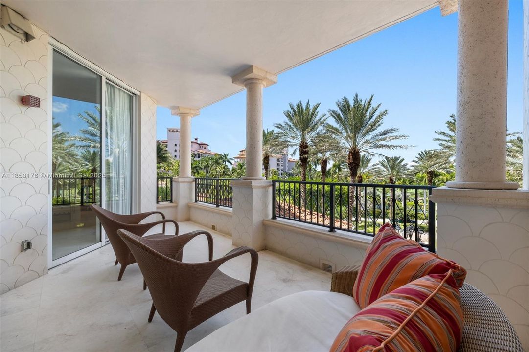 待售: $18,300,000 (6 贝兹, 5 浴室, 7025 平方英尺)