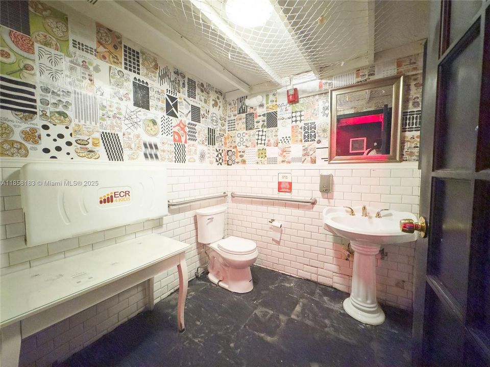 待售: $1,700,000 (0 贝兹, 0 浴室, 0 平方英尺)