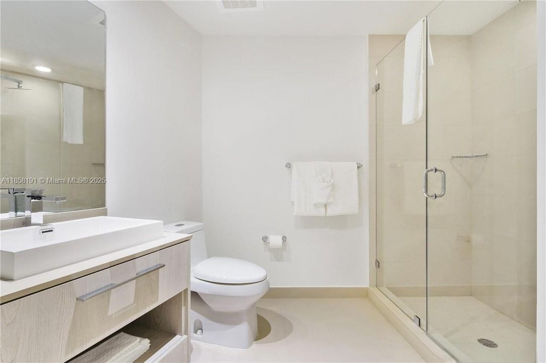 待售: $599,000 (1 贝兹, 1 浴室, 852 平方英尺)