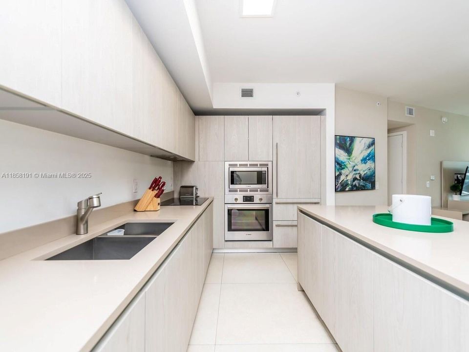 待售: $599,000 (1 贝兹, 1 浴室, 852 平方英尺)