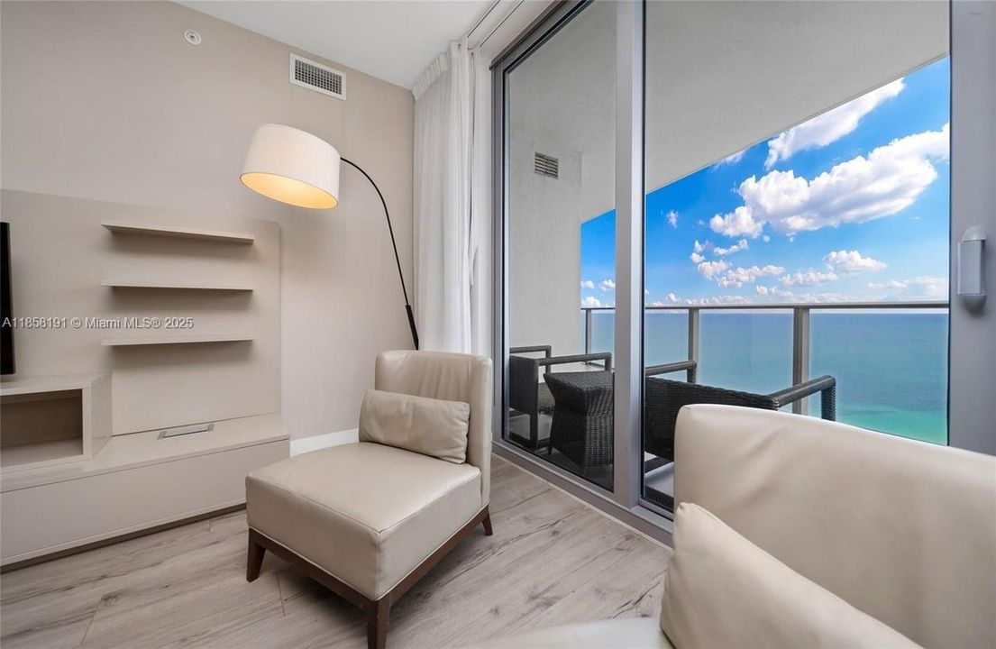 待售: $599,000 (1 贝兹, 1 浴室, 852 平方英尺)