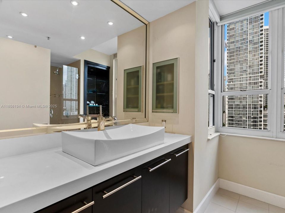 For Sale: $1,300,000 (3 beds, 2 baths, 1719 Square Feet)