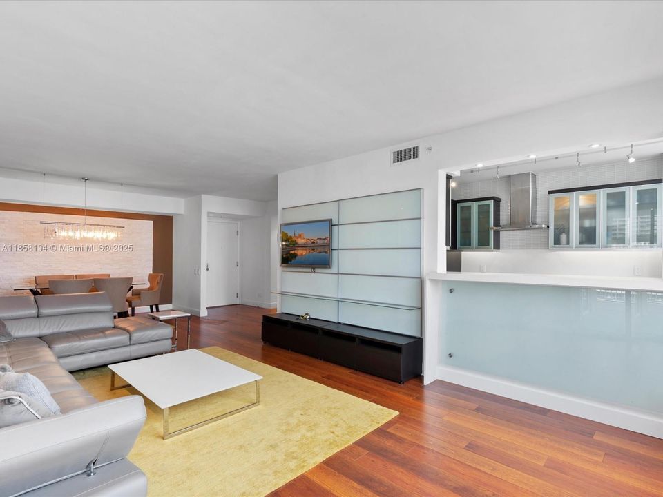 For Sale: $1,300,000 (3 beds, 2 baths, 1719 Square Feet)