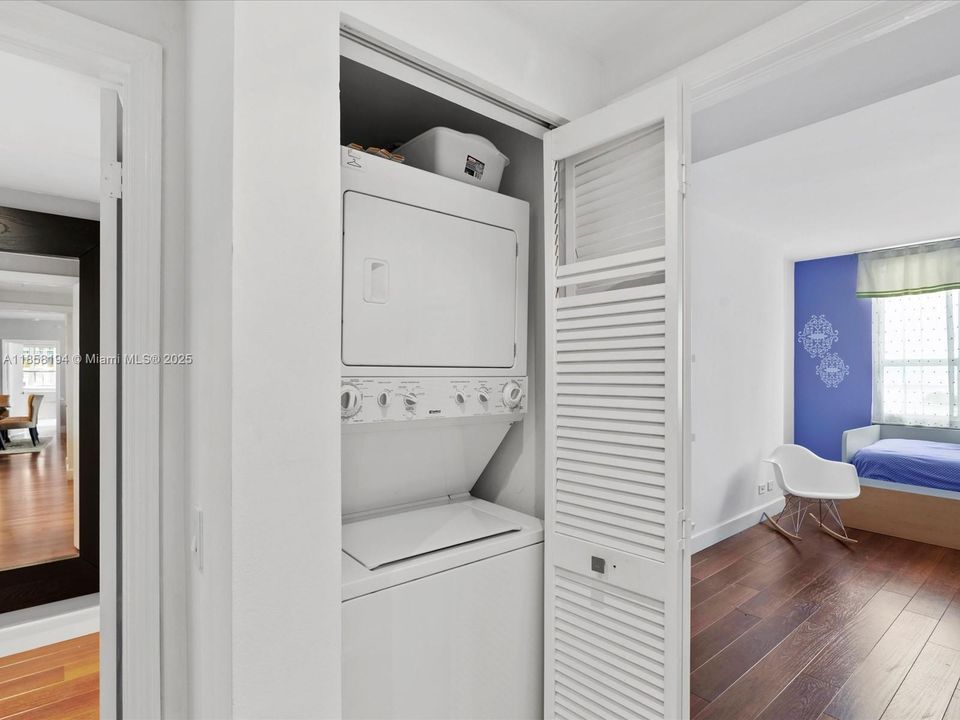 For Sale: $1,300,000 (3 beds, 2 baths, 1719 Square Feet)