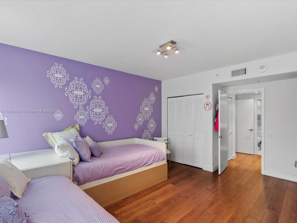 For Sale: $1,300,000 (3 beds, 2 baths, 1719 Square Feet)